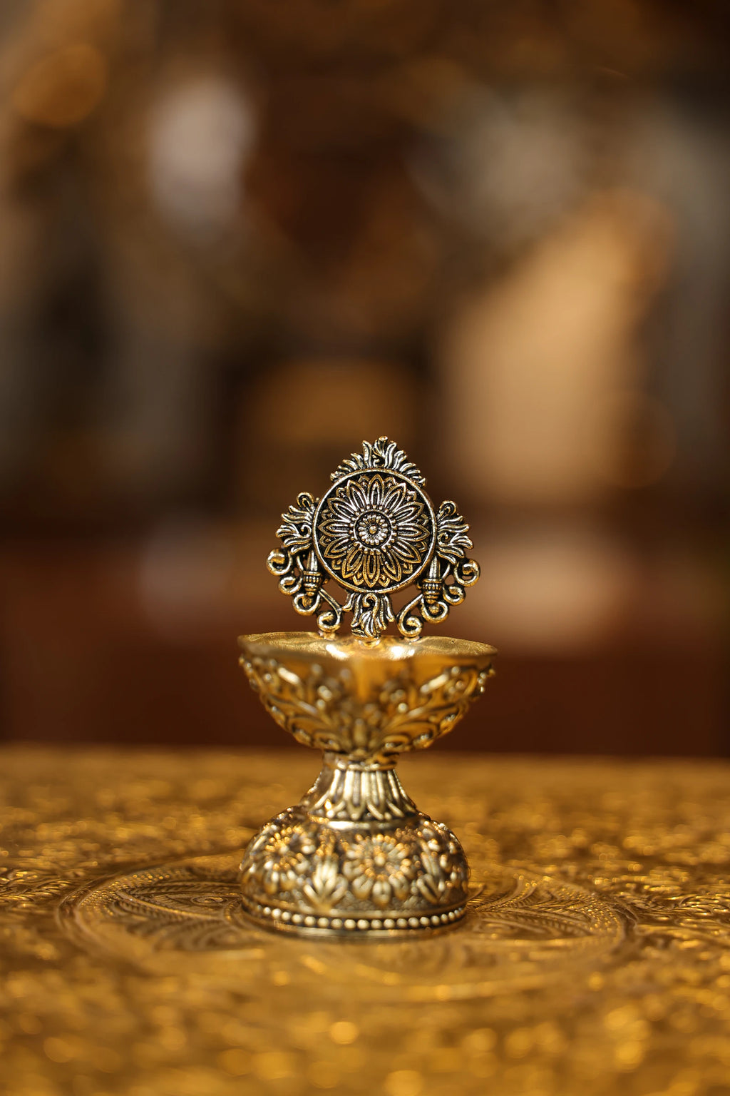 4″ Sangu Chakaram Lamp | Super Fine Brass | Polished Finish — view 3