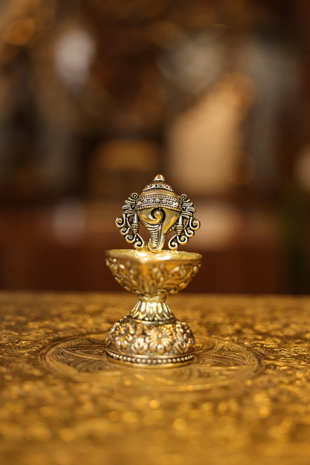 4″ Sangu Chakaram Lamp | Super Fine Brass | Polished Finish — view 4